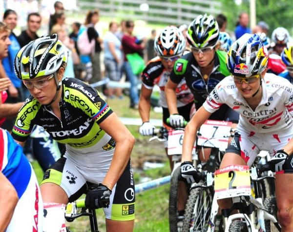 Irina Kalentieva (Topeak Ergon Racing Team) followed by Elisabeth Osl (Central Ghost).