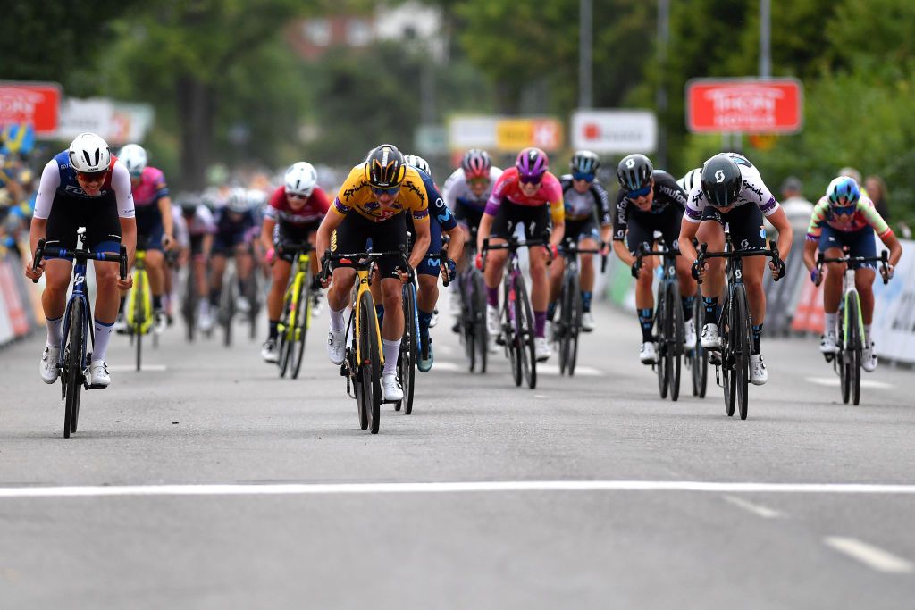 STROMSTAD SWEDEN AUGUST 10 LR Brodie Chapman of Australia and Team FDJ Nouvelle Aquitaine Futuroscope Marianne Vos of Netherlands and Jumbo Visma Team Yellow Leader Jersey Floortje Mackaij of Netherlands and Team DSM Demi Vollering of Netherlands and Team SD Worx Amalie Dideriksen of Denmark and Team Trek Segafredo and Megan Jastrab of United States and Team DSM sprint at finish line during the 8th Tour of Scandinavia 2022 Battle Of The North Stage 2 a 1538km stage from Orust to Strmstad UCIWWT tourofscandinavia TOSC22 on August 10 2022 in Stromstad Sweden Photo by Luc ClaessenGetty Images