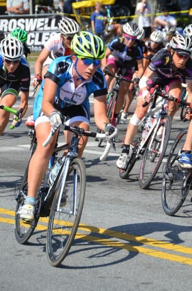 Junior Dominique Shore (Frazier Cycling) sits in the pack in the Pro Women's race.