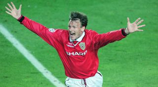 BARCELONA, SPAIN - MAY 26: Teddy Sheringham of Manchester United celebrates scoring his side's first goal during the UEFA Champions League final between Manchester United and Bayern Munich at the Camp Nou on May 26, 1999 in Barcelona, Spain. (Photo by Etsuo Hara/Getty Images)