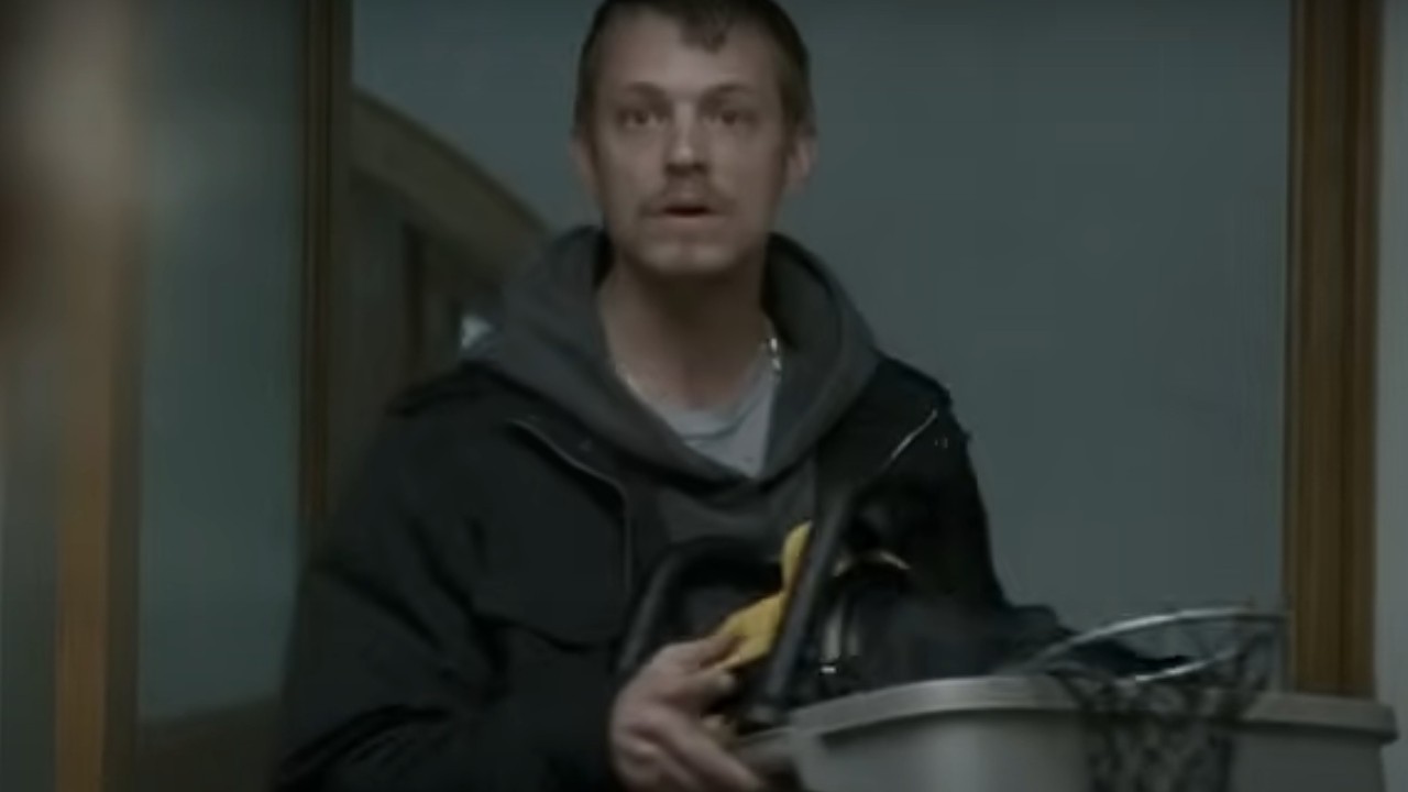 Joel Kinnaman wearing a sweatshirt on The Killing