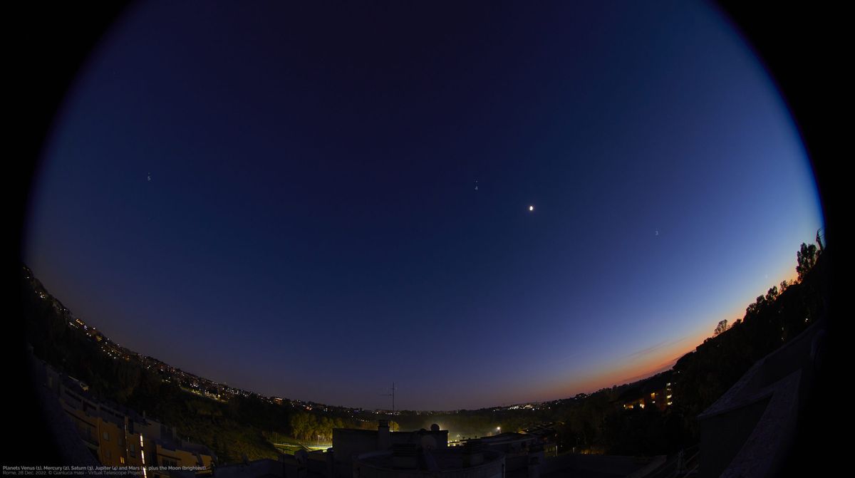 See the rare 'planet parade' of 5 naked-eye planets in these photos by an astron..