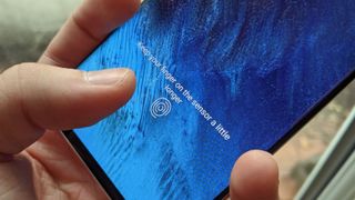 Samsung Galaxy S10 5G con sensore per le impronte integrato nel display