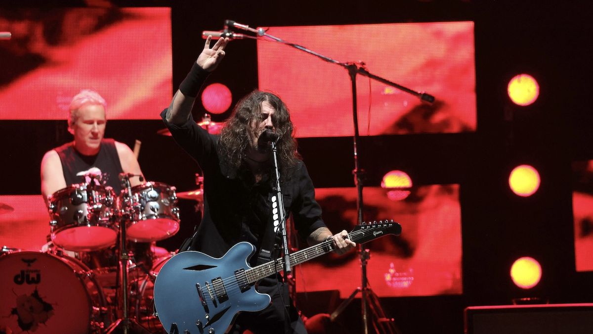 "I wouldn’t be here today if it weren’t for Scream": Watch Foo Fighters' Dave Grohl dedicate an emotional Everlong to the late Kent Stax, the drummer he replaced in Scream, before joining Nirvana