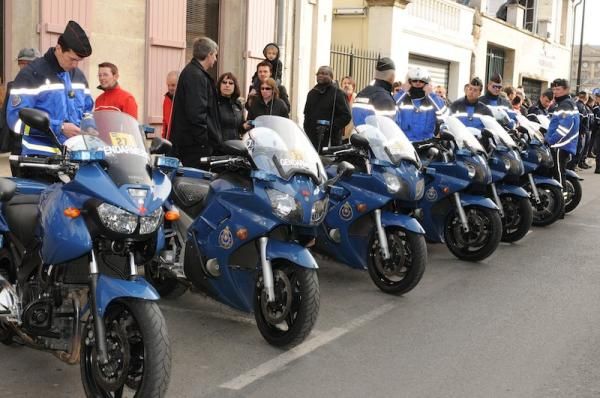 The Garde R&eacute;publicaine who protect French races rode their usual motorbikes until the first sector of pave at 97.5km then handed over to colleagues riding more suitable trail bikes