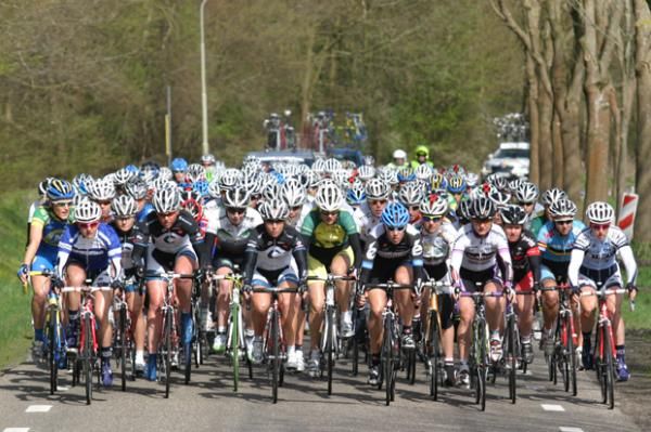 The peloton all together on stage 2
