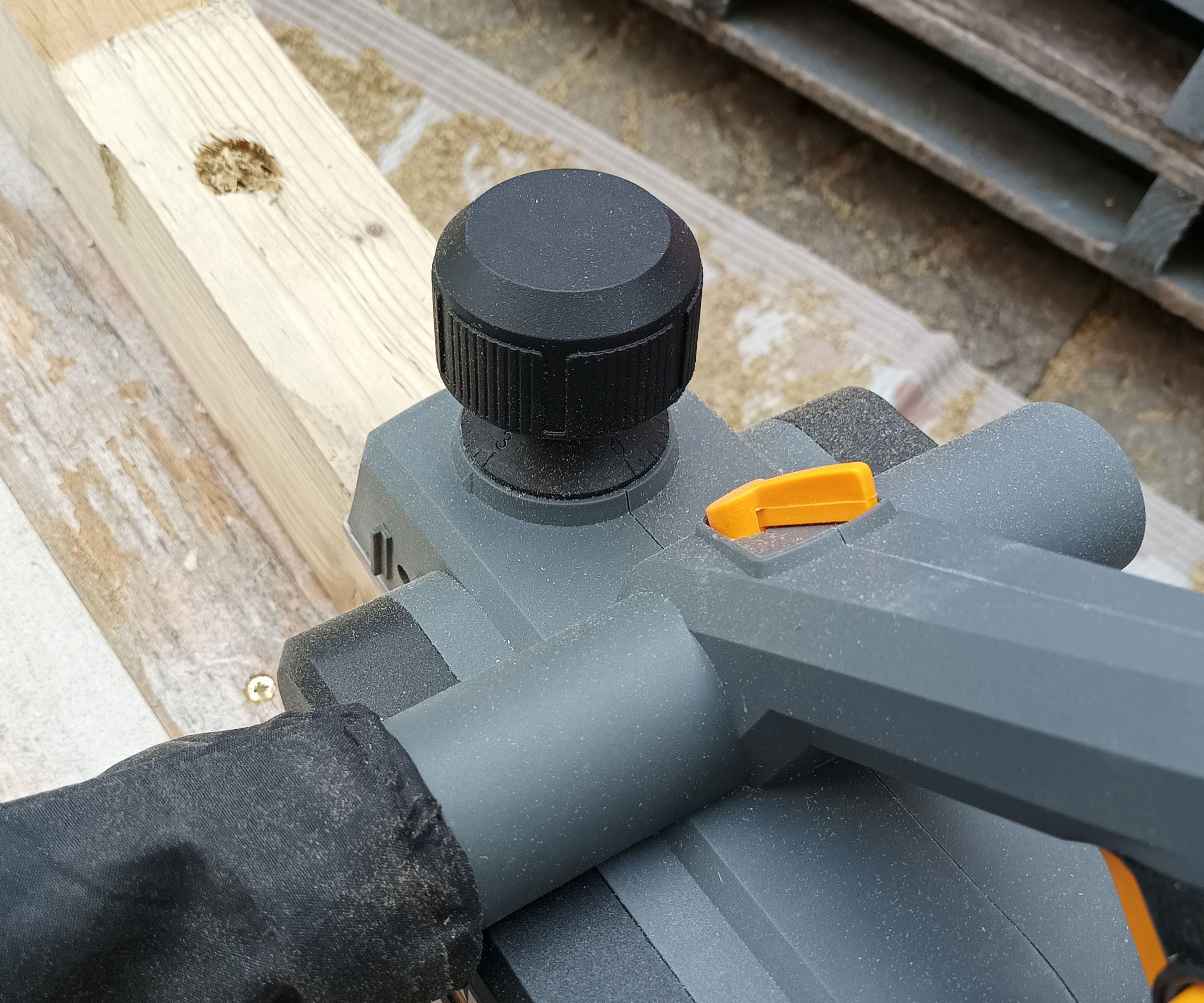 Close up of Titan TTB876PLN 3mm Electric Planer planing fence post
