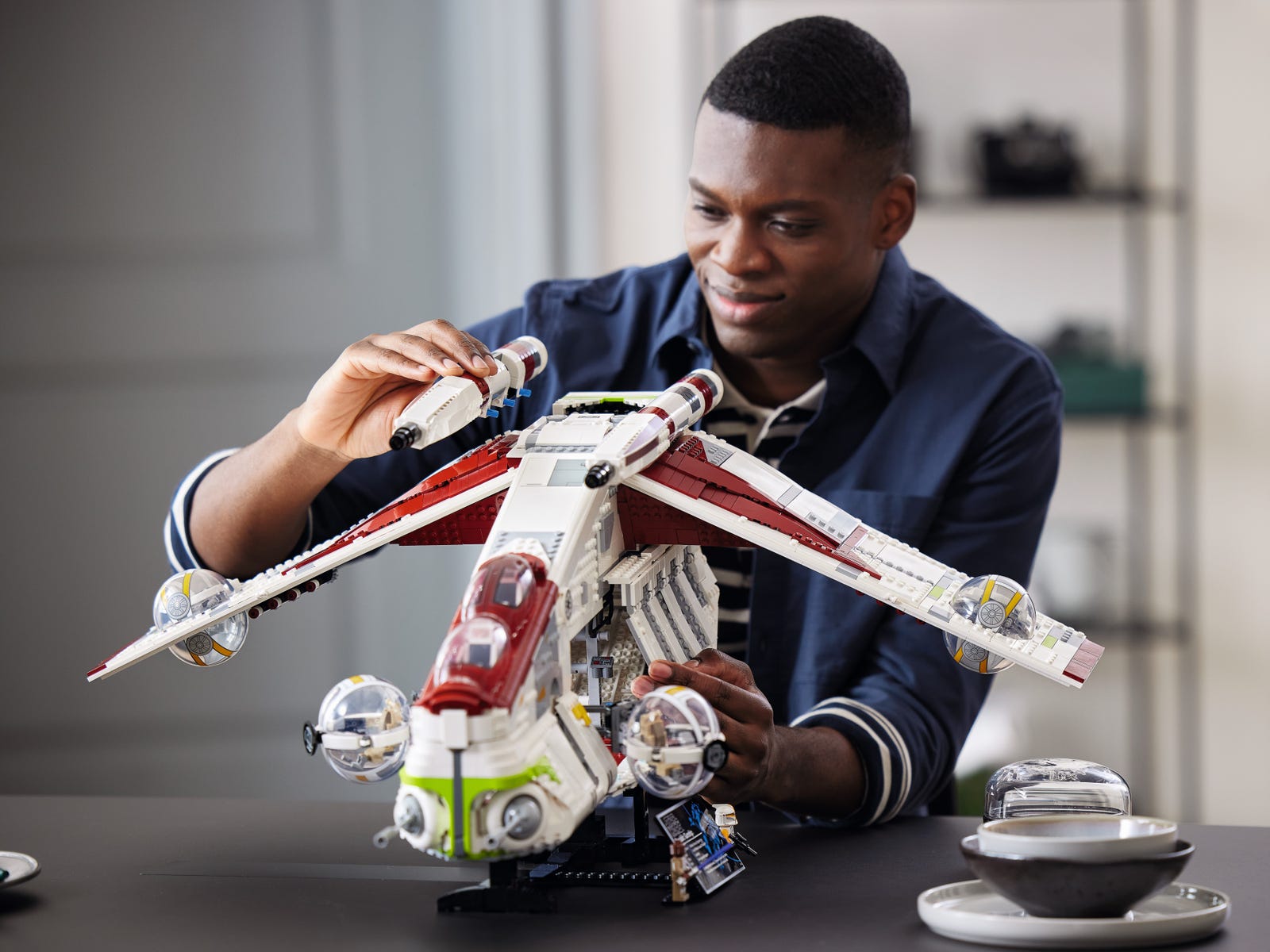 Kammerat døråbning kage Lego releases massive 'Star Wars' UCS Republic Gunship with 3,292 pieces |  Space