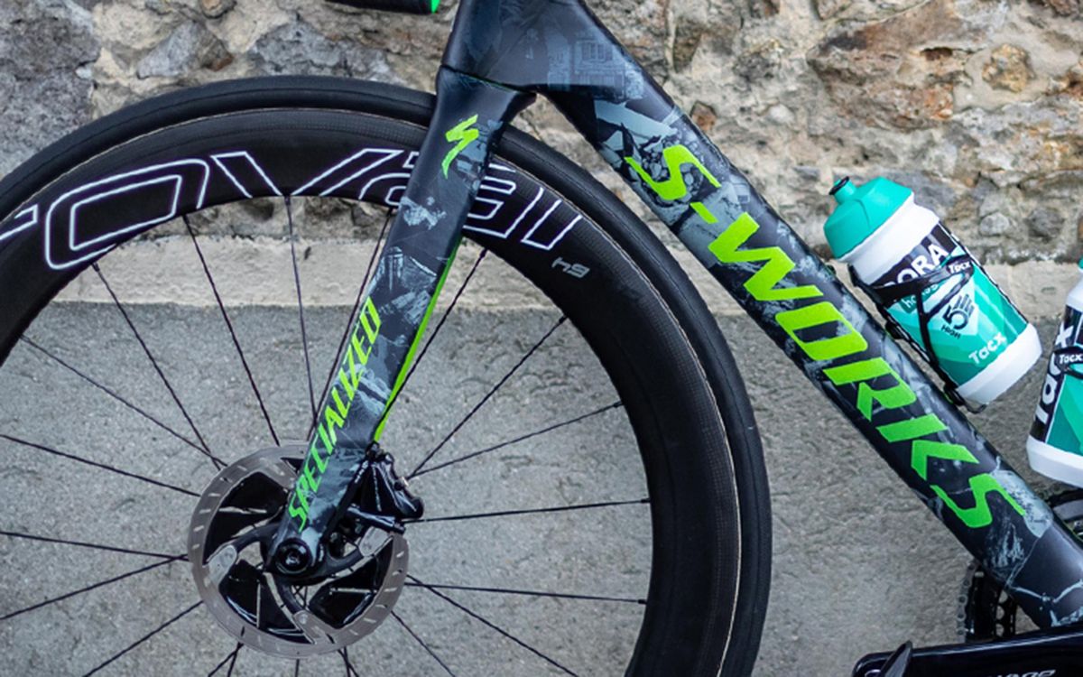 The non-driveside of Sagan's Venge has a patterned finish