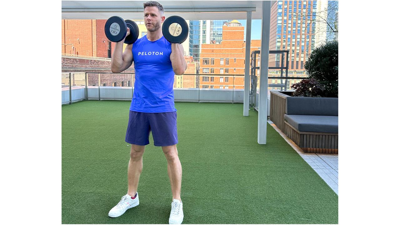 Andy Speer starting a dumbbell thruster
