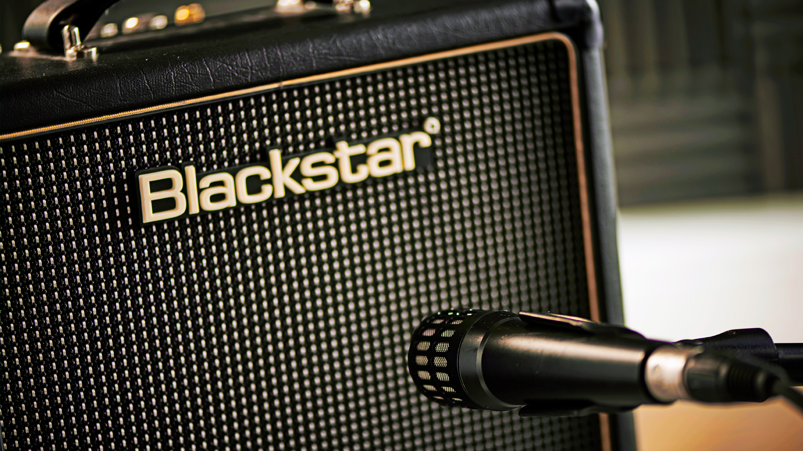 Blackstar HT-1R with microphone in front