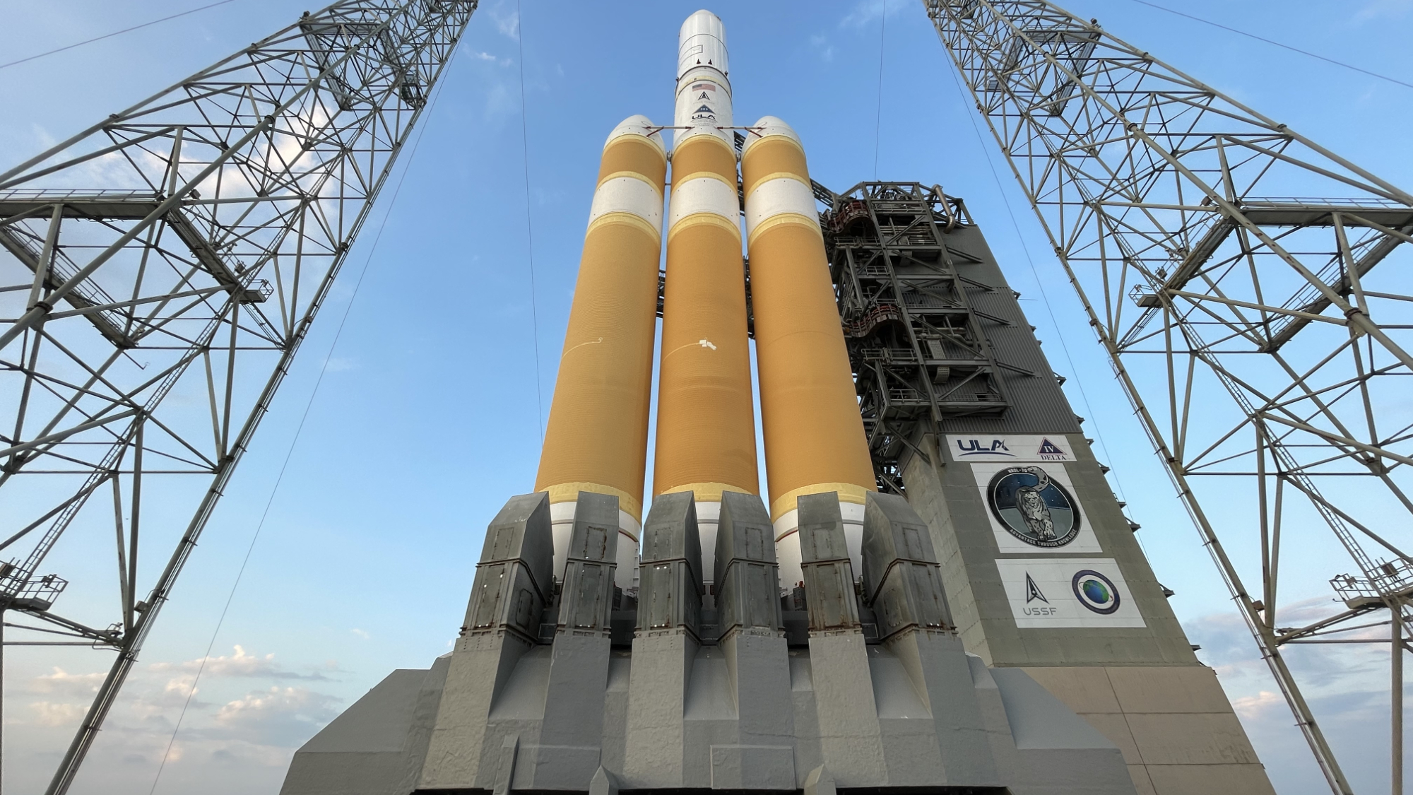 Η τελική εκτόξευση του πυραύλου Delta IV Heavy έγινε αργά στην αντίστροφη μέτρηση