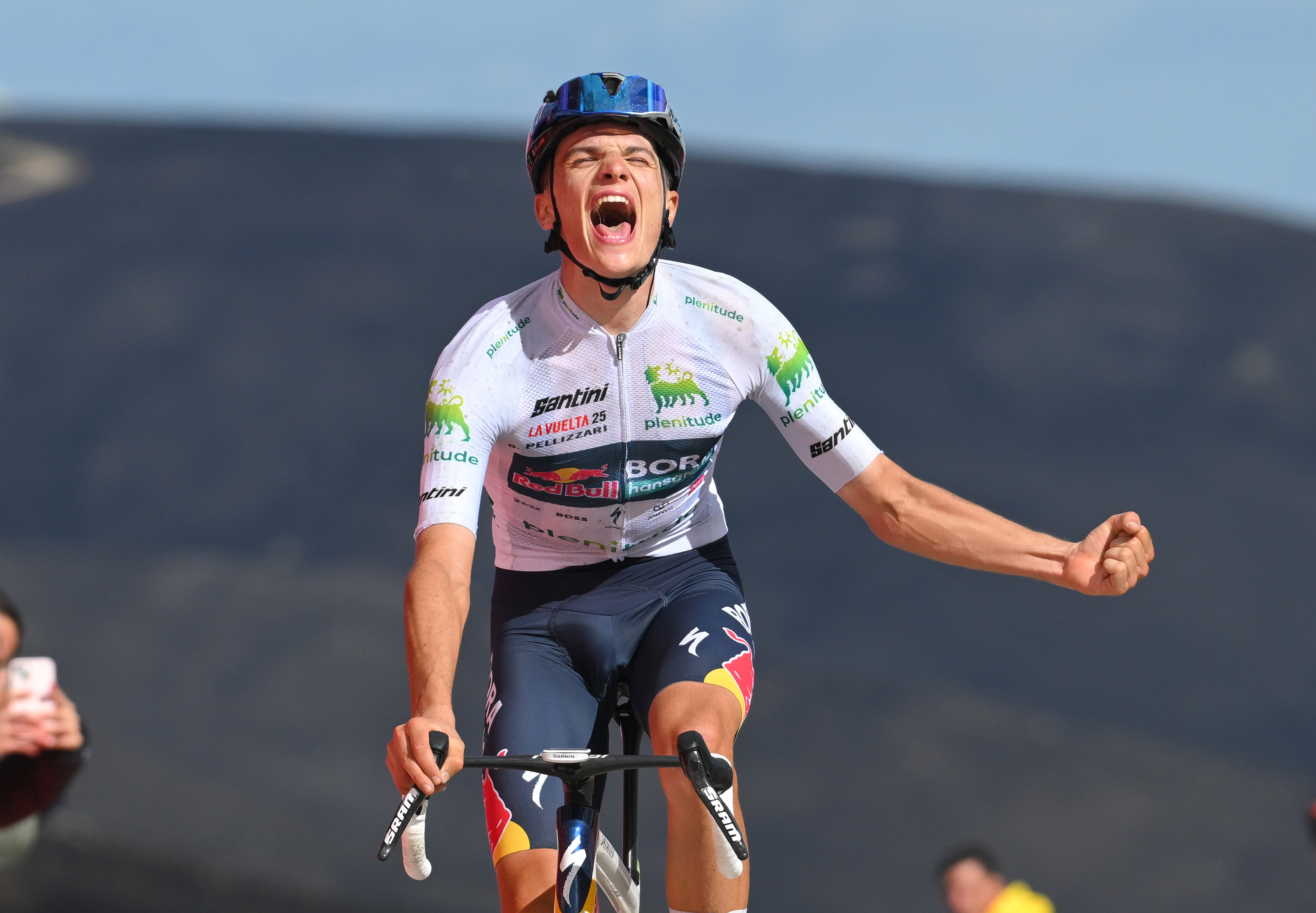 Giulio Pellizzari wins stage 17 Vuelta a Espana 2025