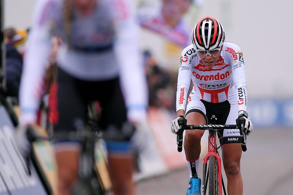 Ceylin Del Carmen Alvarado racing at the Koksijde World Cup