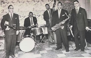 George Freeman (toting a Supro guitar) and the Swingmasters, Chicago, 1953