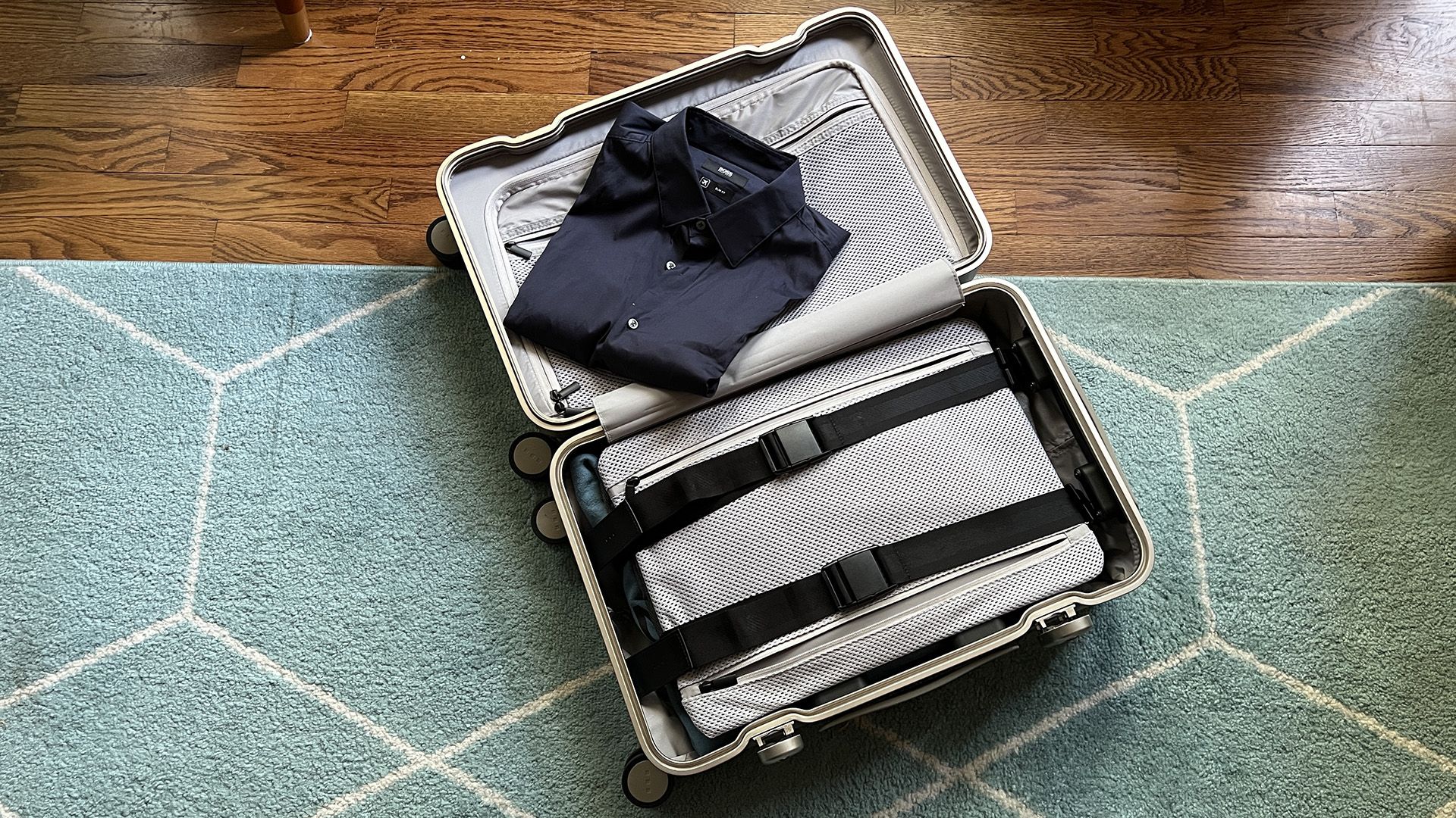 Monos Hybrid carryon suitcase review a stylish weekend case T3