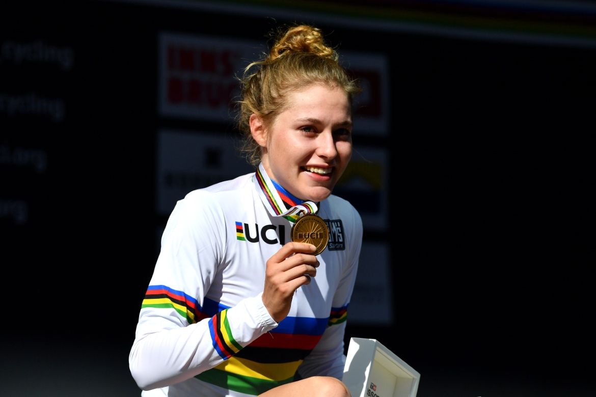 Laura Stigger with her gold medal