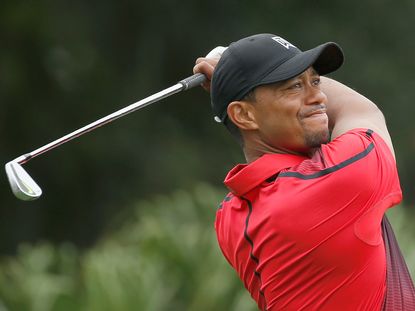 Tiger Woods starts in Phoenix Open