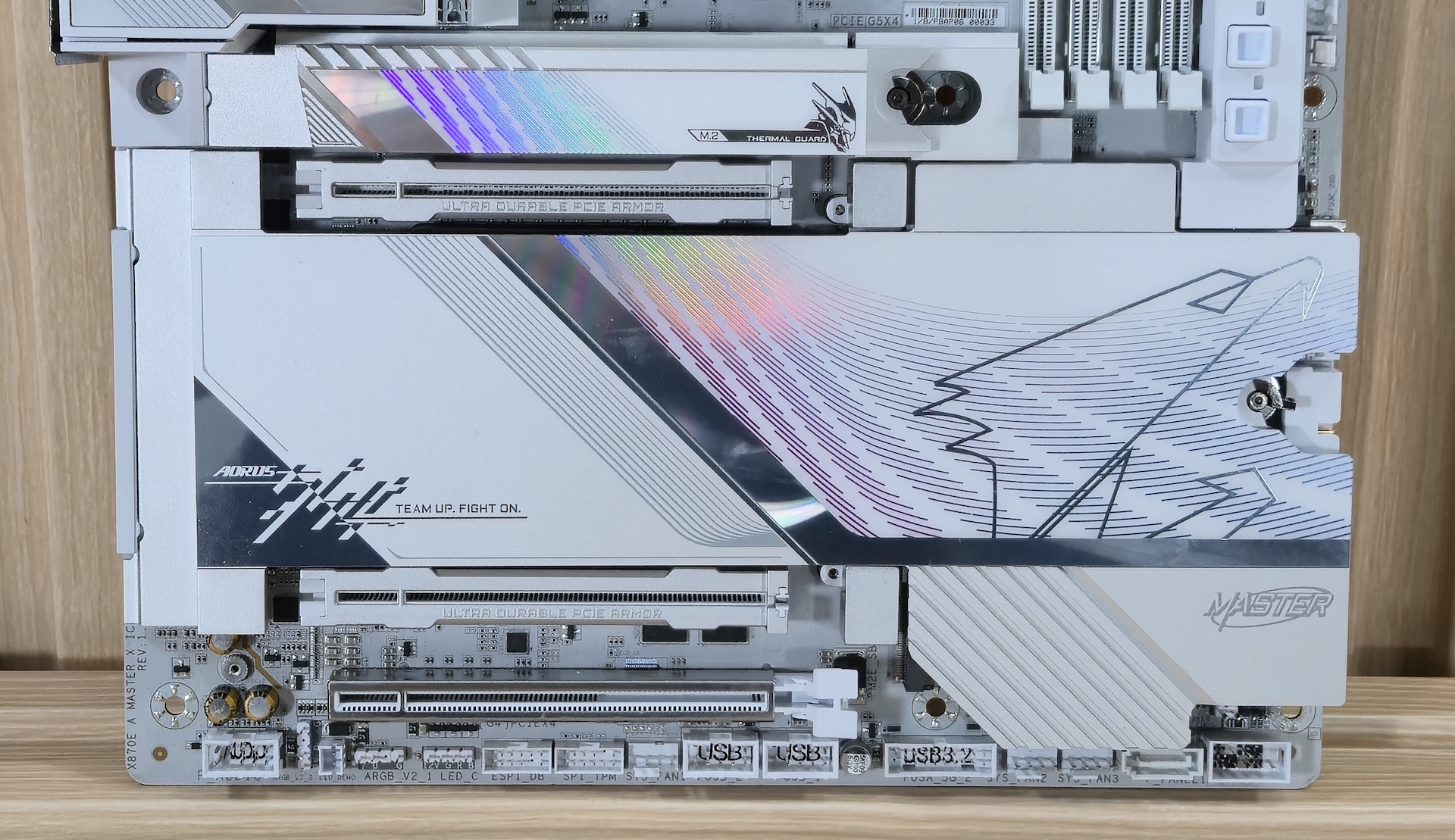 Gigabyte X870E Aorus Master X3D Ice