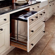 Pilaster kitchen with a recycling drawer
