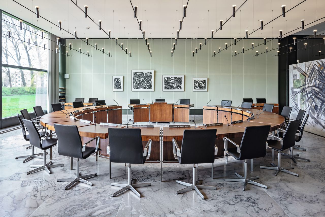 1950s modernist conference room at R&amp;oslash;dovre Town Hall (1952&amp;ndash;56) by Arne Jacobsen