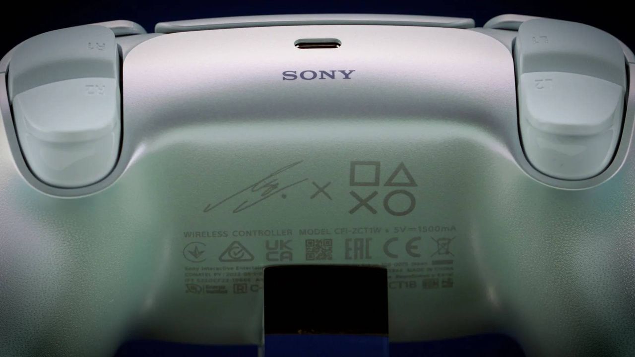 Photo of the back of the Lisa Limited Edition PS5 DualSense PS5 controller.