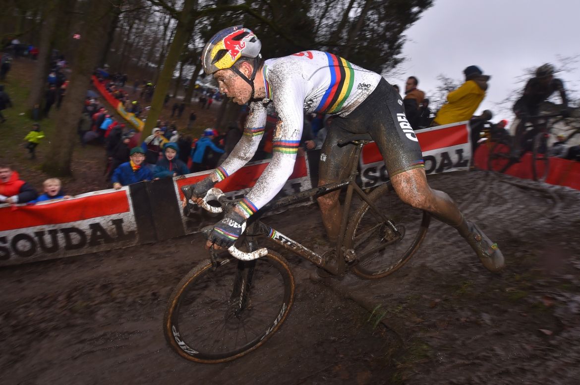 Wout van Aert chases back after a difficult start