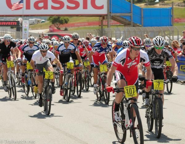 Max Plaxton (Specialized) gets the hole shot