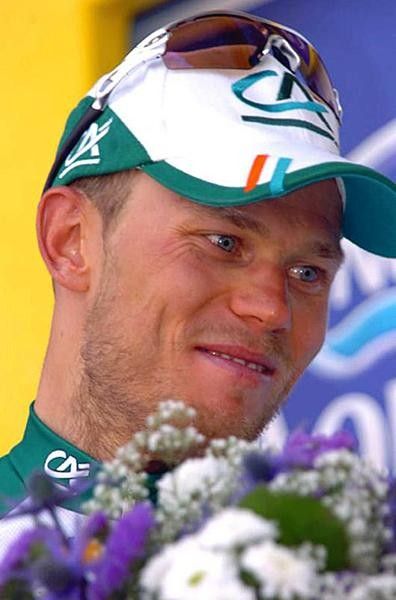 Hushovd gets his blooms on the stage podium