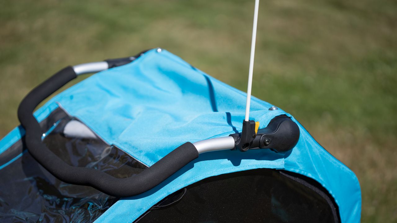 Burley D&rsquo;Lite X bike trailer flag adjustment