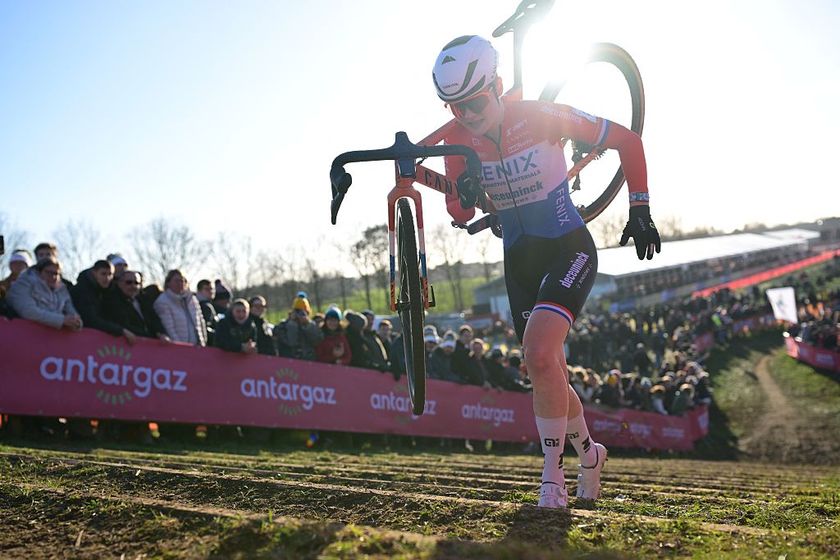 the women's elite race at the World Cup cyclocross cycling event in Dendermonde, Belgium, stage 8 (out of 12) of the UCI World Cup cyclocross competition, Sunday 28 December 2025.BELGA PHOTO DAVID PINTENS (Photo by DAVID PINTENS / BELGA MAG / Belga via AFP)