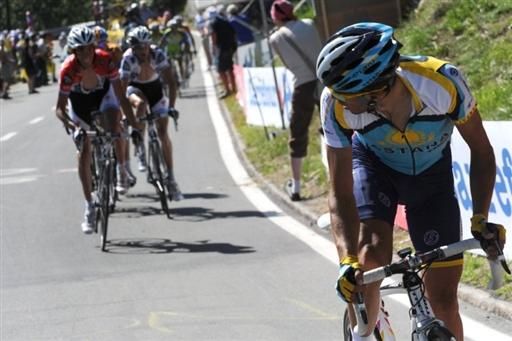 The moment of attack! Alberto Contador (Astana) turns to see the Schleck brothers for the last time before the summit of Verbier