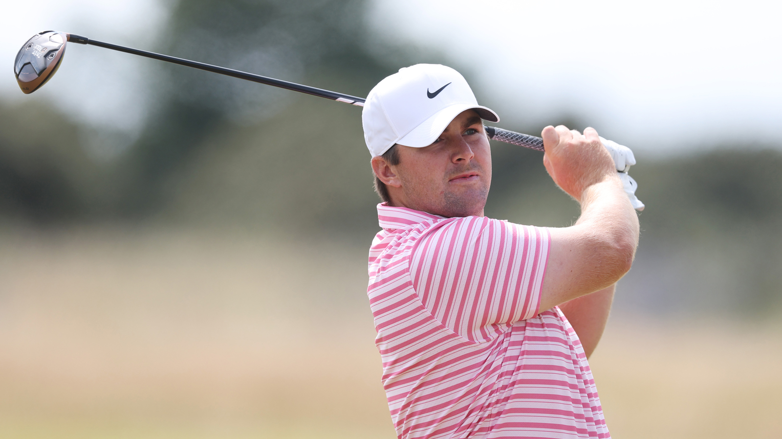 Chris Gotterup hits a mini driver off the tee