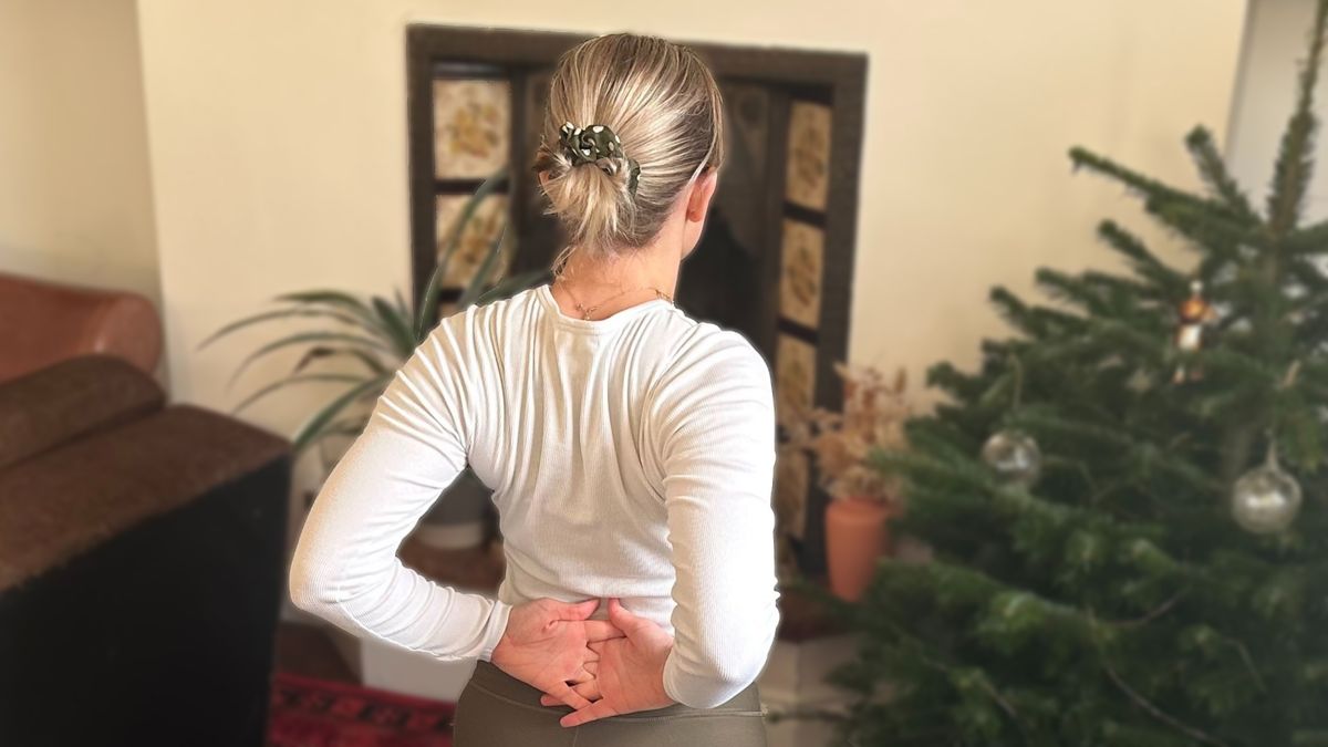 I tried this simple stretch to help me improve my shoulder mobility—here's how it affected my posture and lifting form