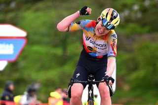 Vuelta Femenina: Anna van der Breggen routs rivals on steep slopes of Les Praeres for stage 6 victory and moves into GC lead