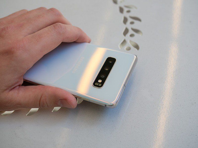 Galaxy S10+ in white
