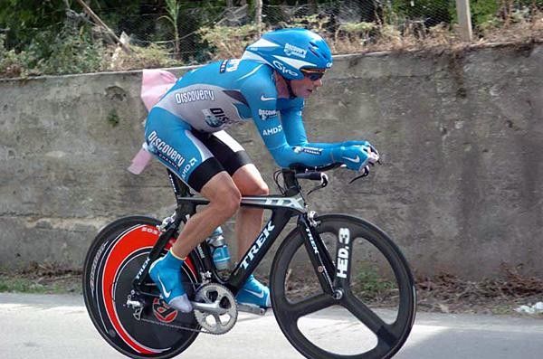 Paolo Savoldelli (Discovery) powers along