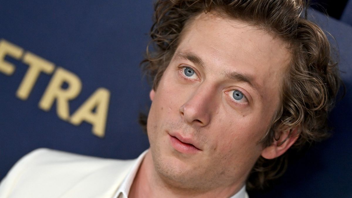 Jeremy Allen White Is Reportedly In Talks to Play Bruce Springsteen in