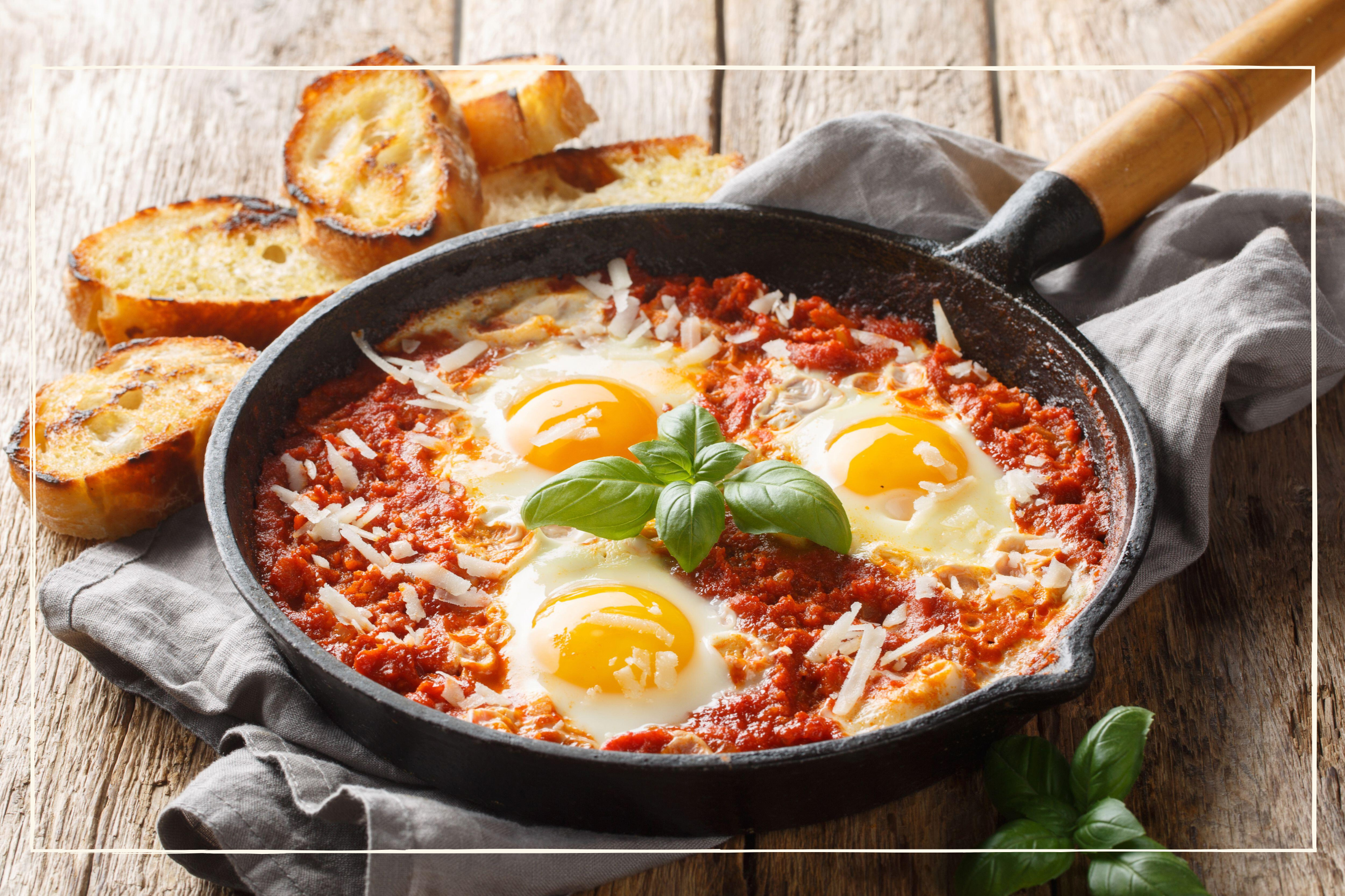 Shakshuka in a cast iron pan with bread