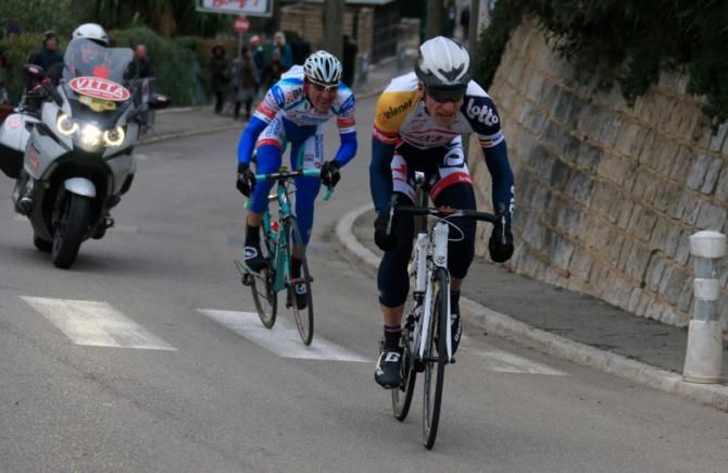 Stage winner Jurgen Roelandts (Lotto Belisol) has Francesco Reda under pressure