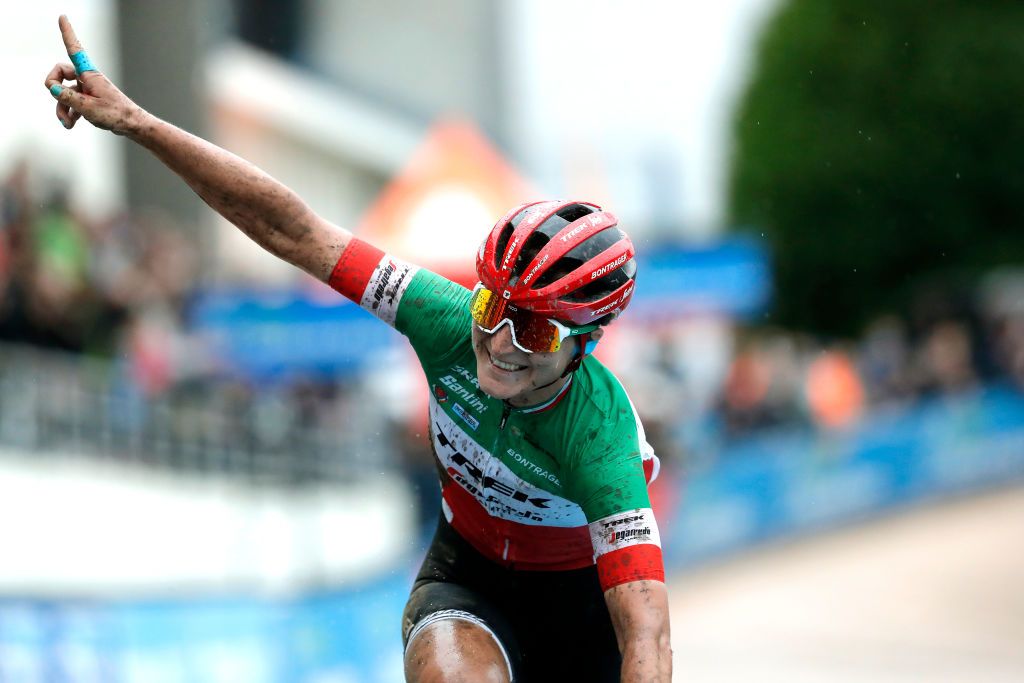 ROUBAIX FRANCE OCTOBER 02 Elisa Longo Borghini of Italy and Team Trek Segafredo celebrates the victory of her teammate Elisabeth DeignanArmitstead of United Kingdom and Team Trek Segafredo in the Roubaix Velodrome Vlodrome Andr Ptrieux during the 1st ParisRoubaix 2021 Womens Elite a 1164km race from Denain to Roubaix ParisRoubaixFemmes ParisRoubaix on October 02 2021 in Roubaix France Photo by Bas CzerwinskiGetty Images