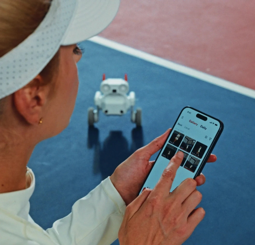 Mondo Robotics Beni is a small camera robot
