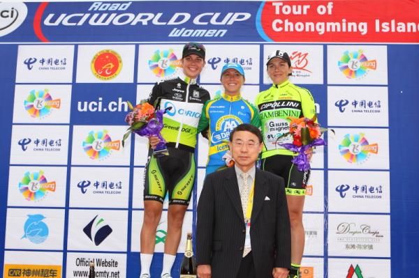 Melissa Hoskins (GreenEDGE-AIS), Shelley Olds (AA Drink) and Monia Baccaille (MCipollini Giambenini).