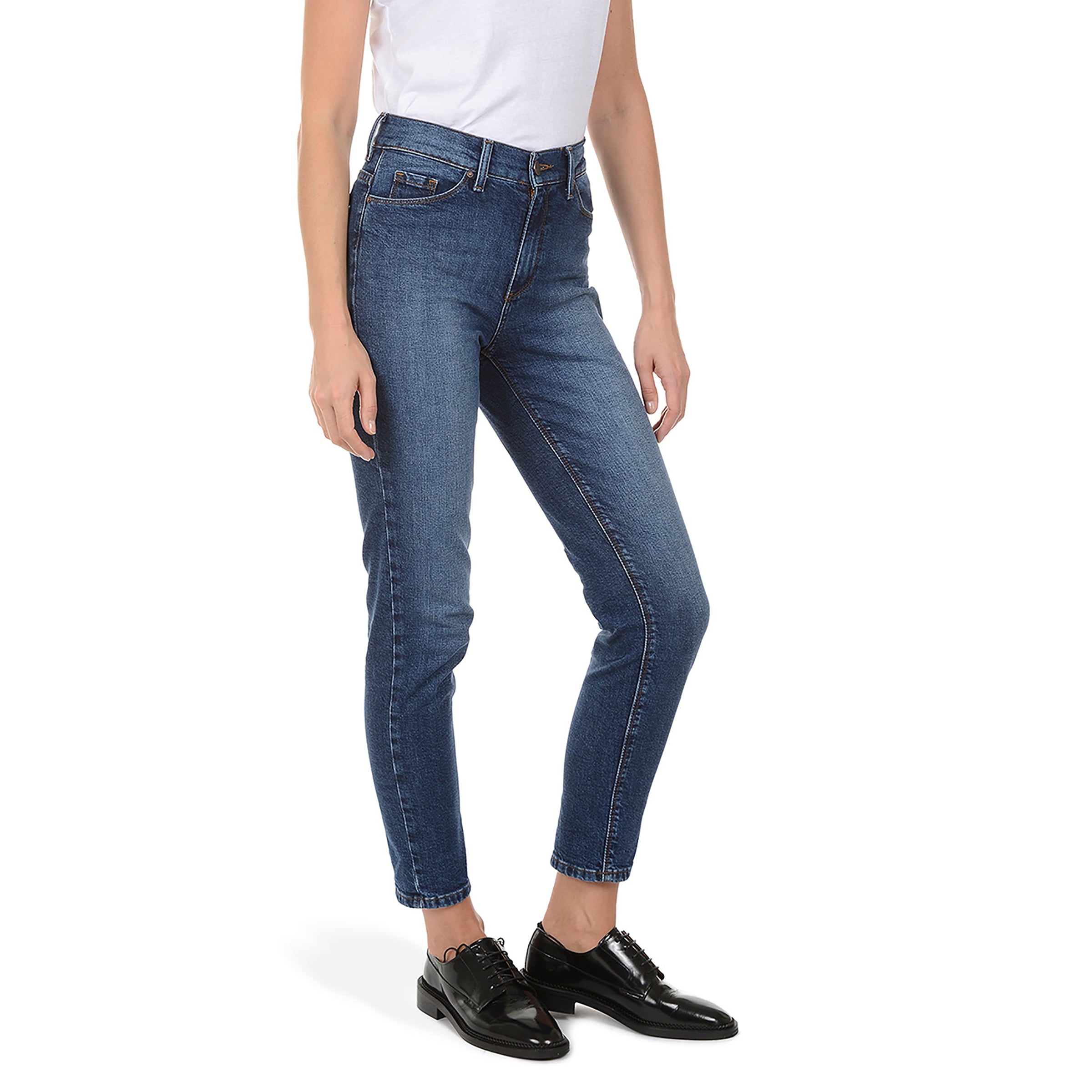 Mott & Bow + Mom Jeans