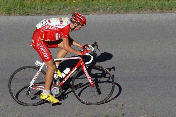 Rein Taaramae (Cofidis, Le Credit En Ligne) tackles the final climb of stage five.