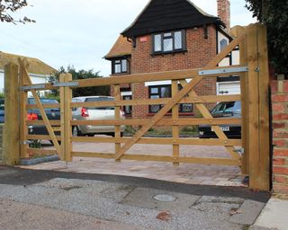 wooden driveway gate from Jacksons Fencing