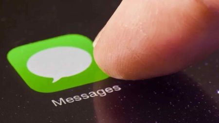 Apple Messages icon with finger on iPhone