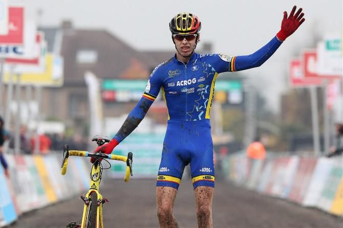 Yannick Peeters had enough of a lead at Superprestige Gavere that he dismounted and crossed the finish line on foot to celebrate his victory