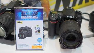 Nikon D7100 + 18-140mm DX lens + Tripod + Bag+ SD Card + Nikon School