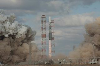Proton Rocket Launches Intelsat 22 Satellite
